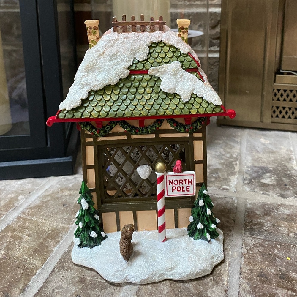 CHRISTMAS VILLAGE HOUSE ENESCO 863777